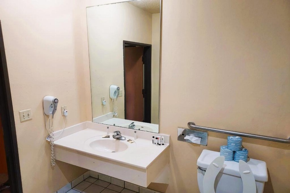 McPherson Inn By OYO, I-135 Main image