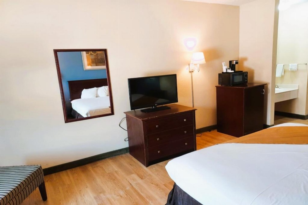 McPherson Inn By OYO, I-135