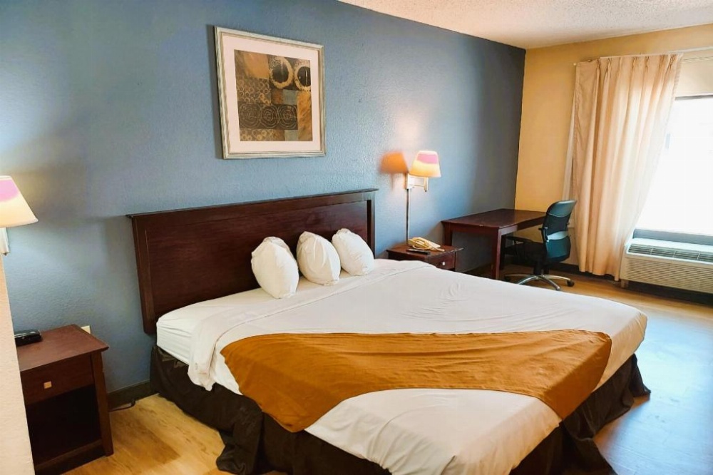 McPherson Inn By OYO, I-135