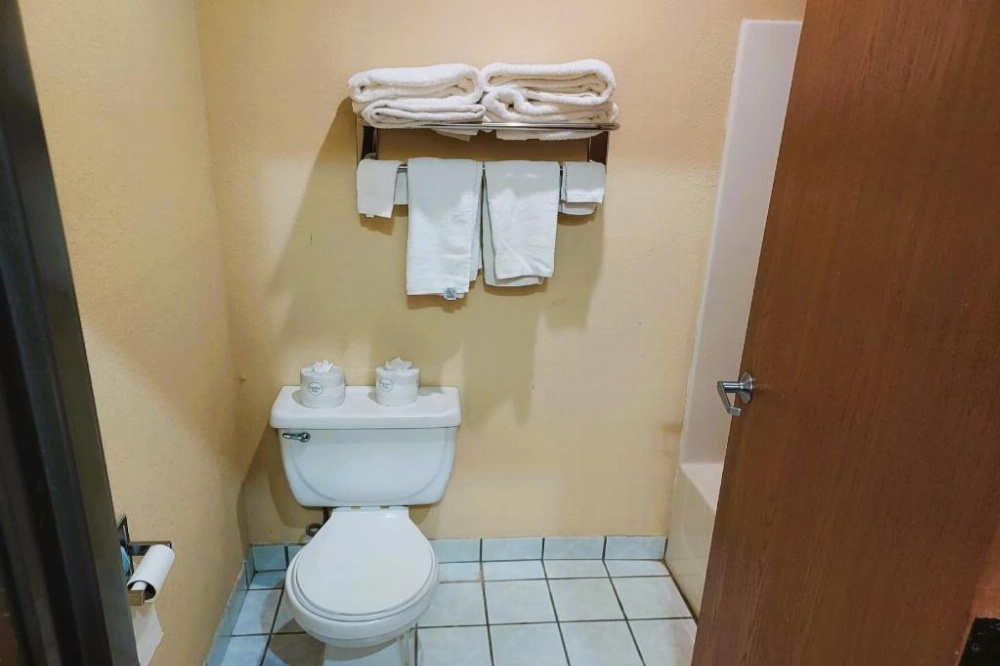 McPherson Inn By OYO, I-135